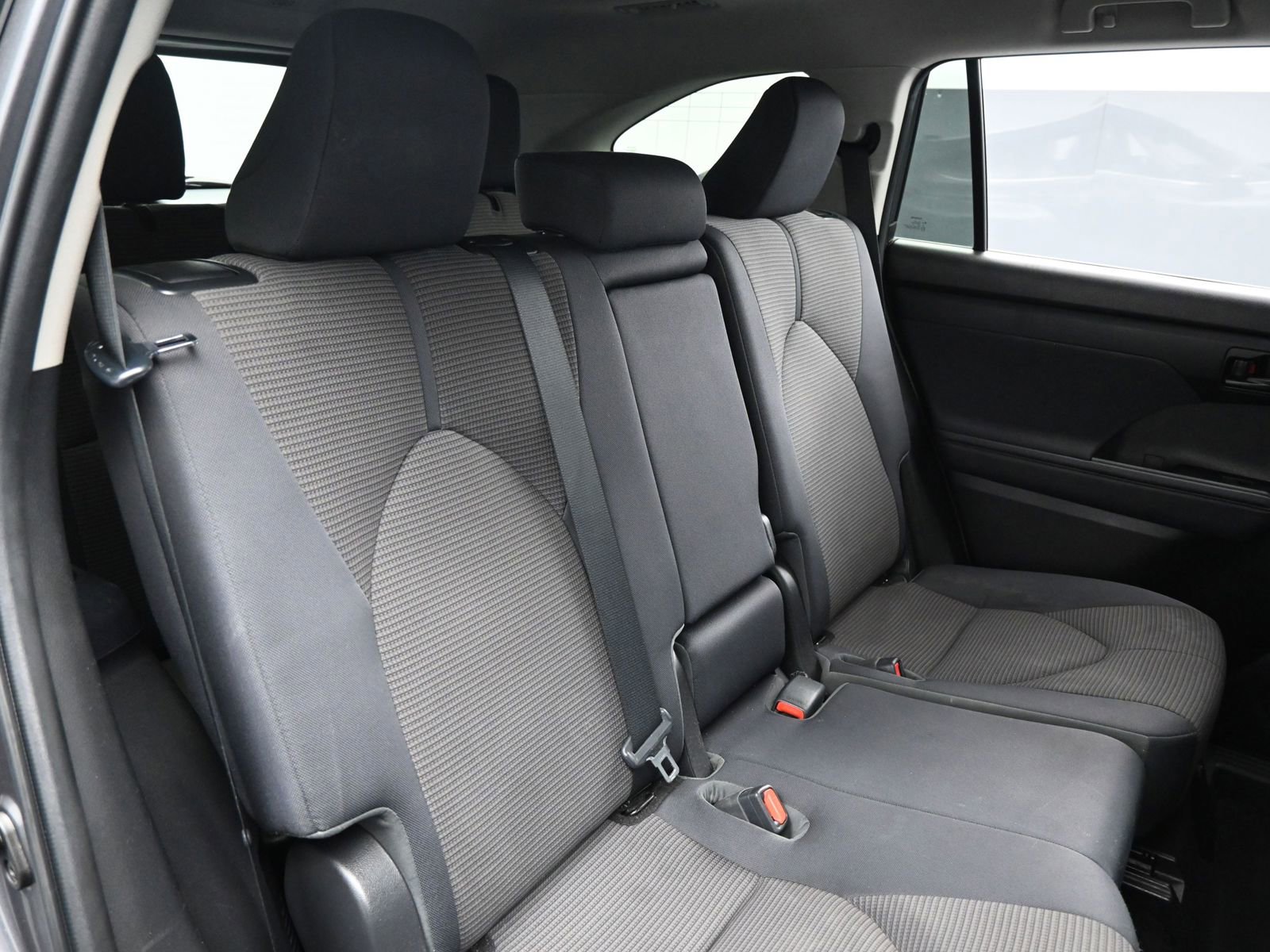Used 2022 Toyota Highlander LE image 13