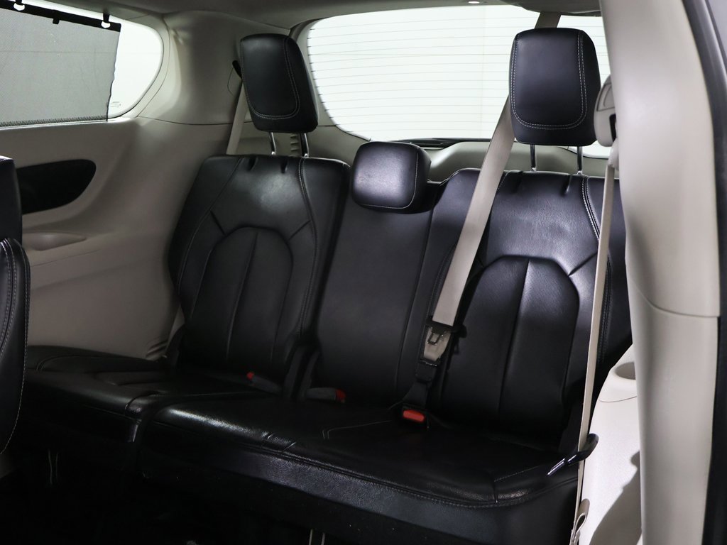 Used 2022 Chrysler Pacifica Touring-L image 29