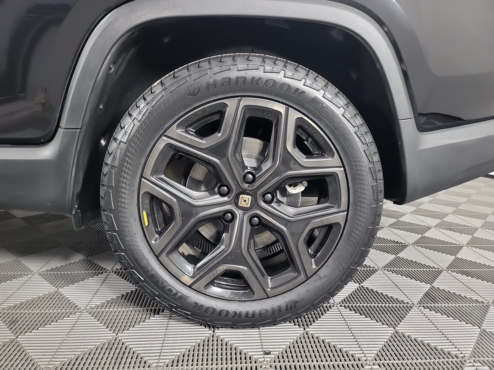 Used 2024 Rivian R1T Adventure Dual AWD/4WD image 10