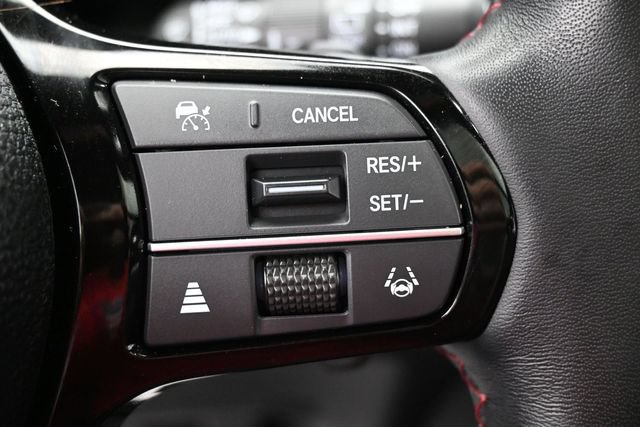 Used 2025 Honda Pilot Black Edition image 17