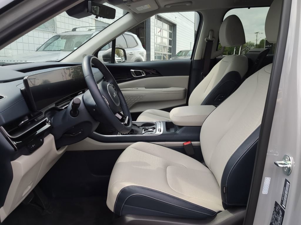 Used 2025 Kia Carnival SX Prestige FWD image 9