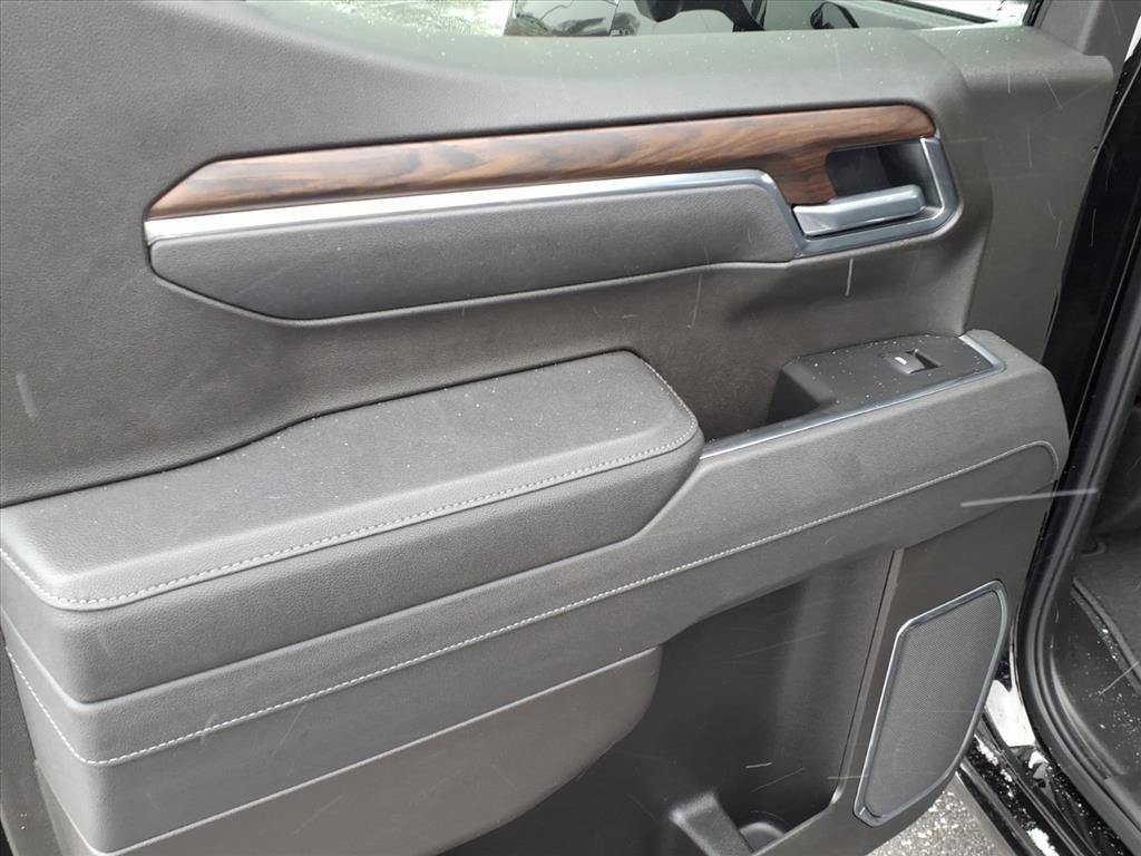 Certified 2025 GMC Sierra 1500 SLT image 13