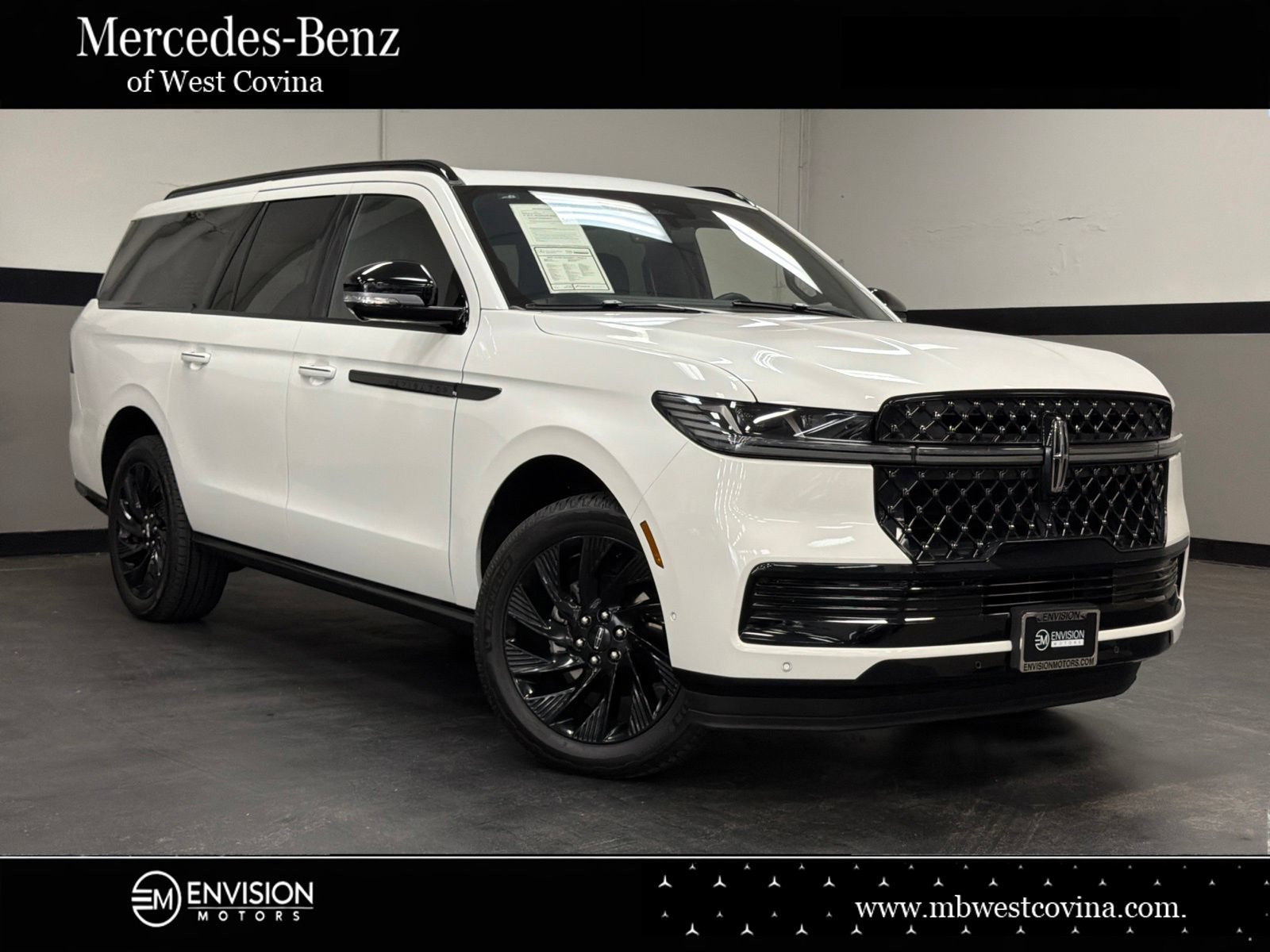 Used 2025 Lincoln Navigator L Reserve w/ Jet Appearance Package AWD/4WD image 1