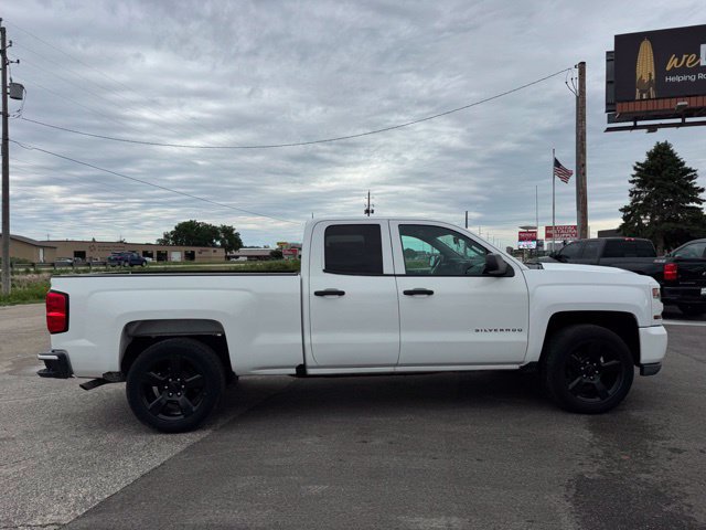 Used 2018 Chevrolet Silverado 1500 Custom w/ Custom Convenience Package AWD/4WD image 34