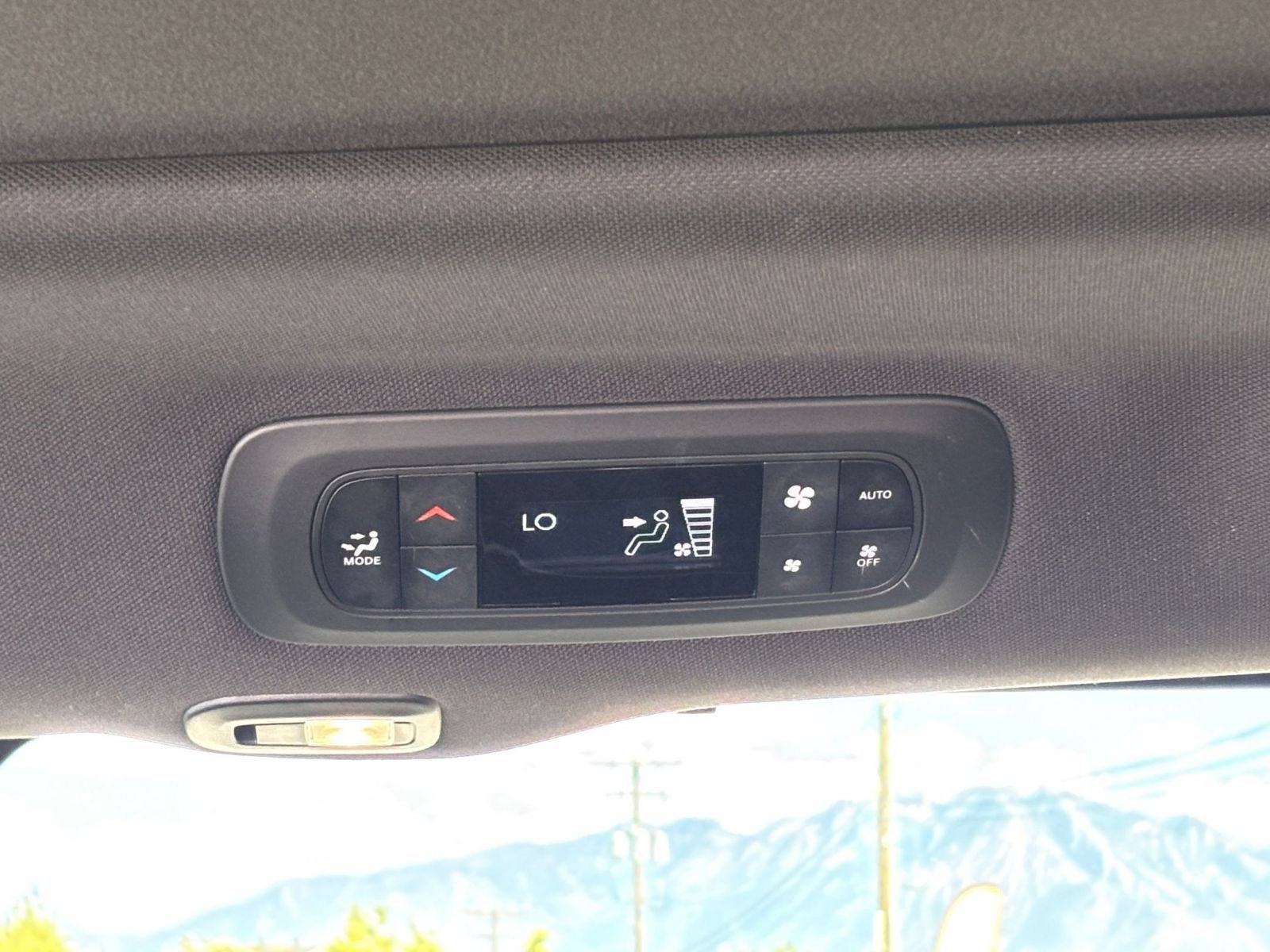 Used 2025 Chrysler Pacifica Limited FWD image 24