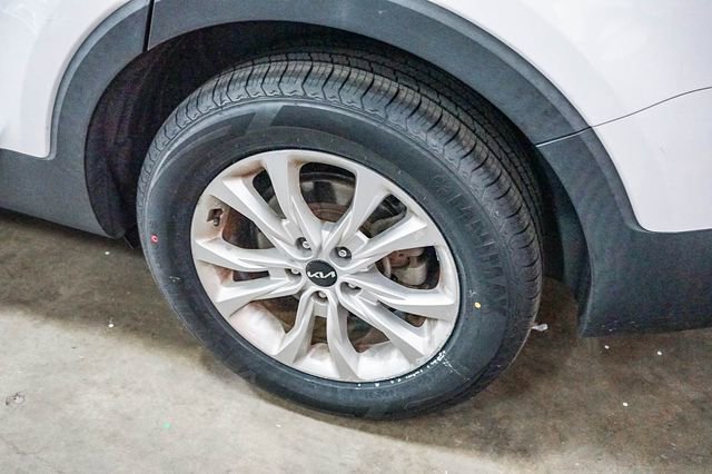 Certified 2022 Kia Telluride LX image 9