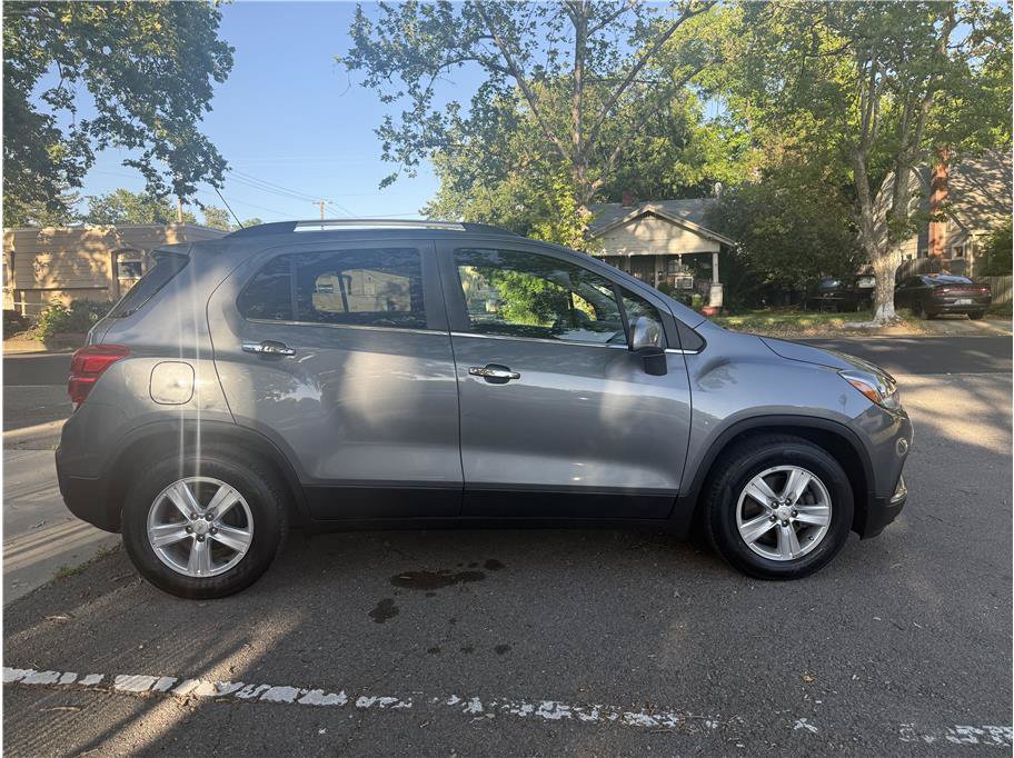 Used 2019 Chevrolet Trax LT w/ LT Convenience Package FWD image 8