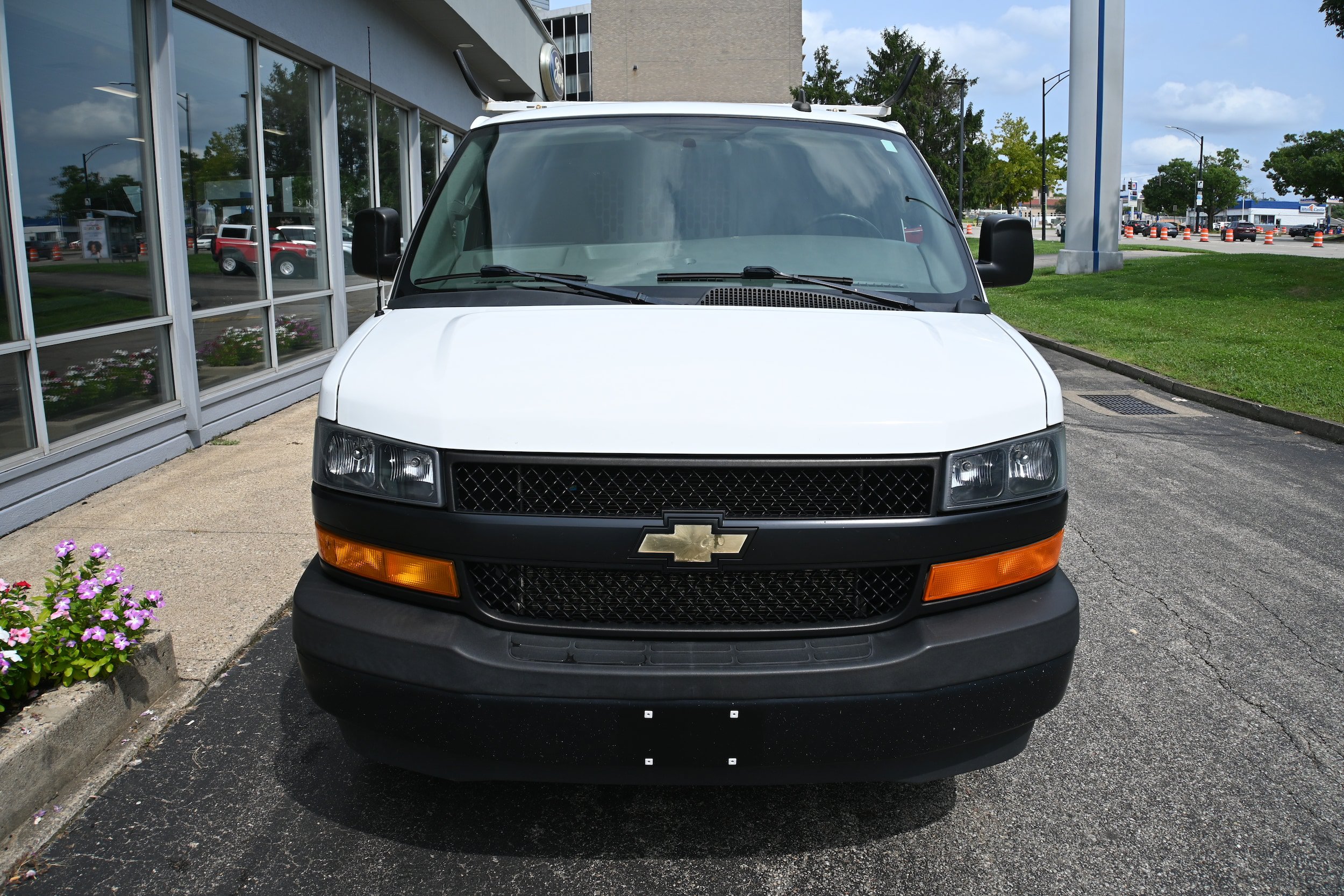 Used 2020 Chevrolet Express 2500 w/ Driver Convenience Package RWD image 3