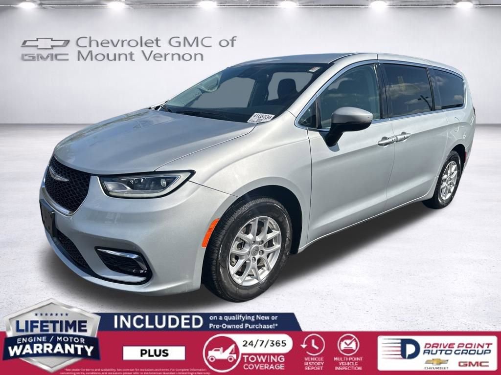 Used 2023 Chrysler Pacifica Touring-L FWD image 1
