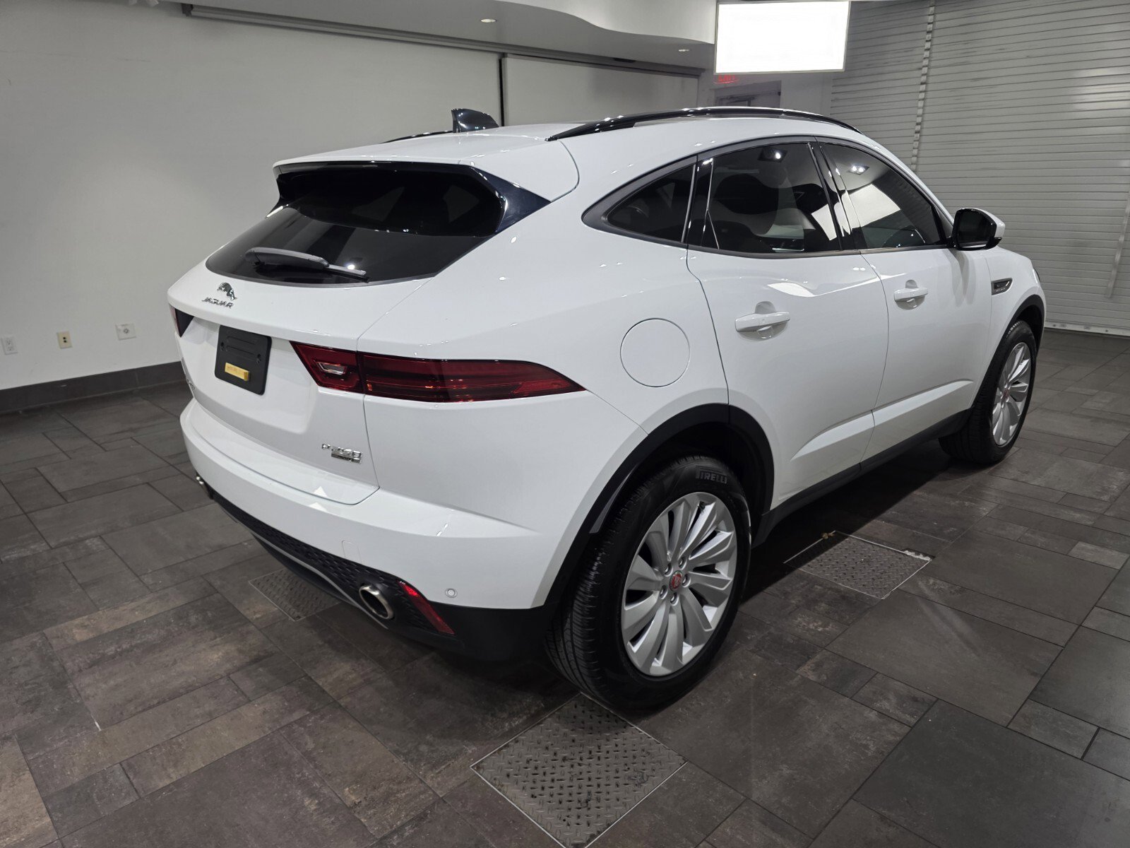 Used 2020 Jaguar E-PACE SE image 22