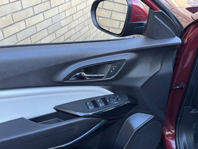 Used 2025 Chevrolet Trax LT w/ LT Convenience Package image 20