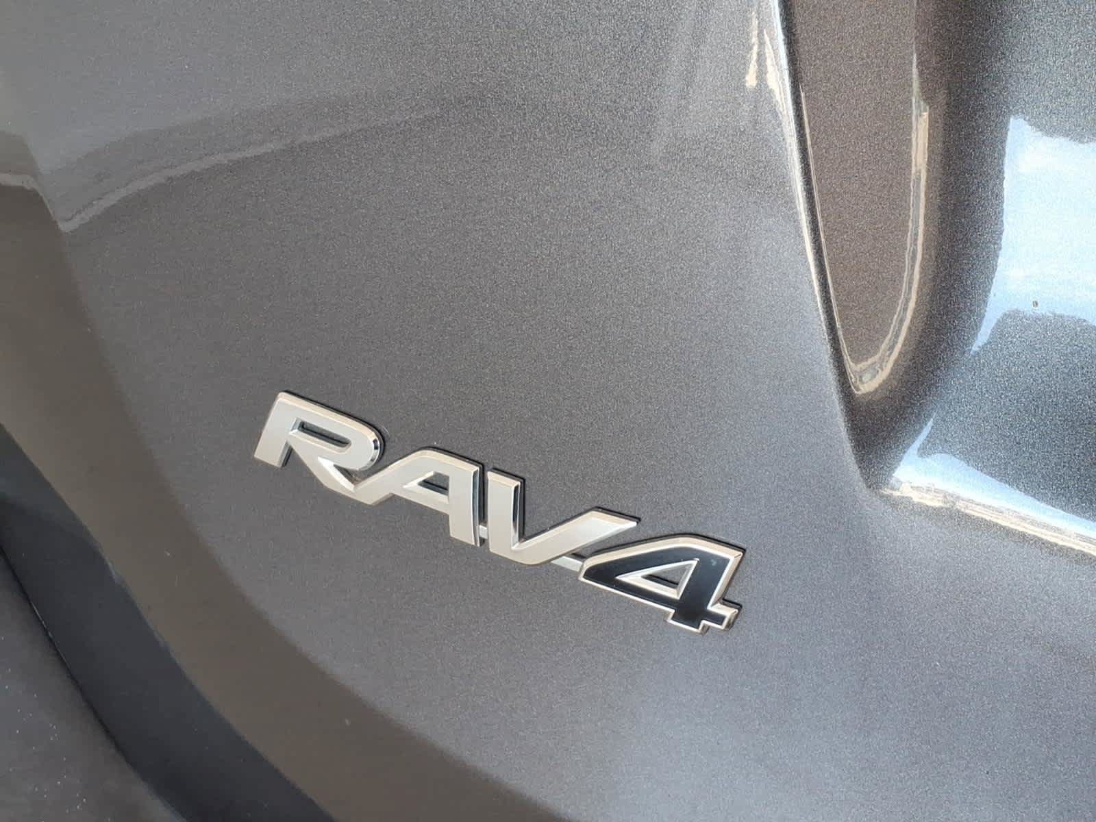 Used 2013 Toyota RAV4 XLE AWD/4WD image 17
