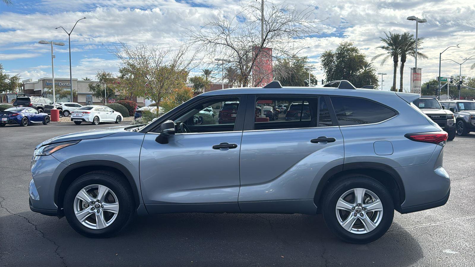 Certified 2023 Toyota Highlander LE image 4