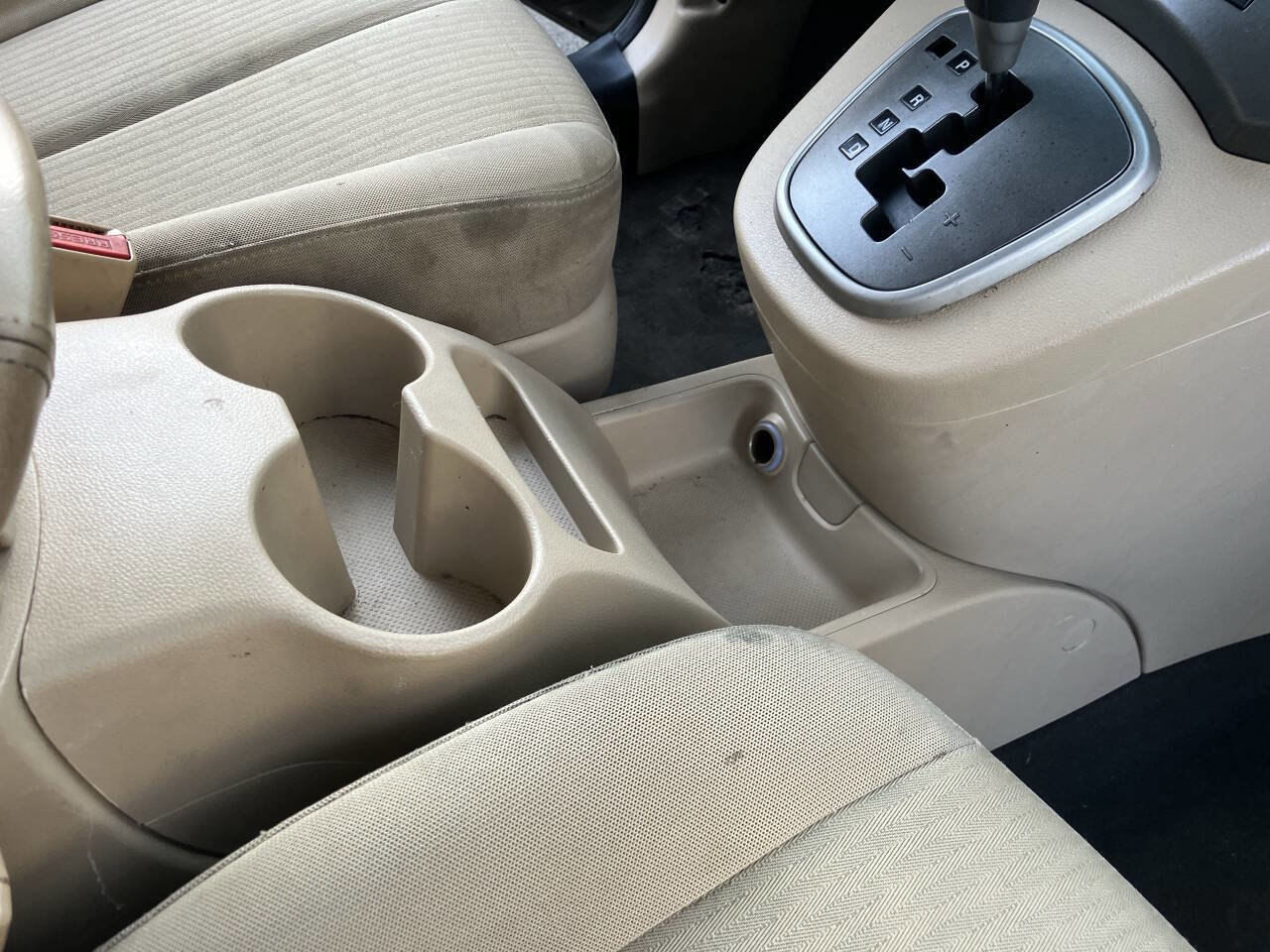 Used 2009 Kia Rondo LX image 28