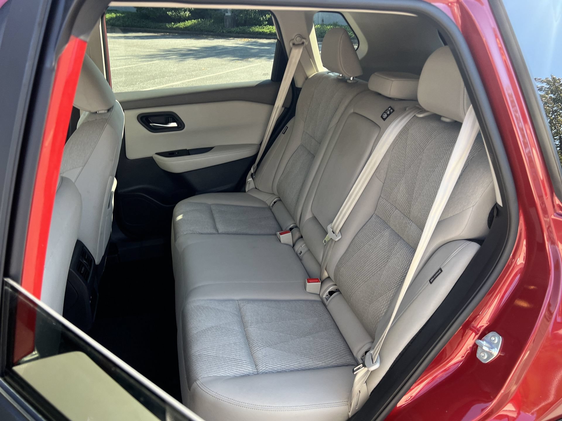 Used 2025 Nissan Rogue SV AWD/4WD image 16