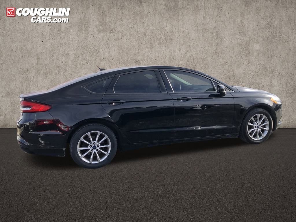Used 2017 Ford Fusion SE image 9