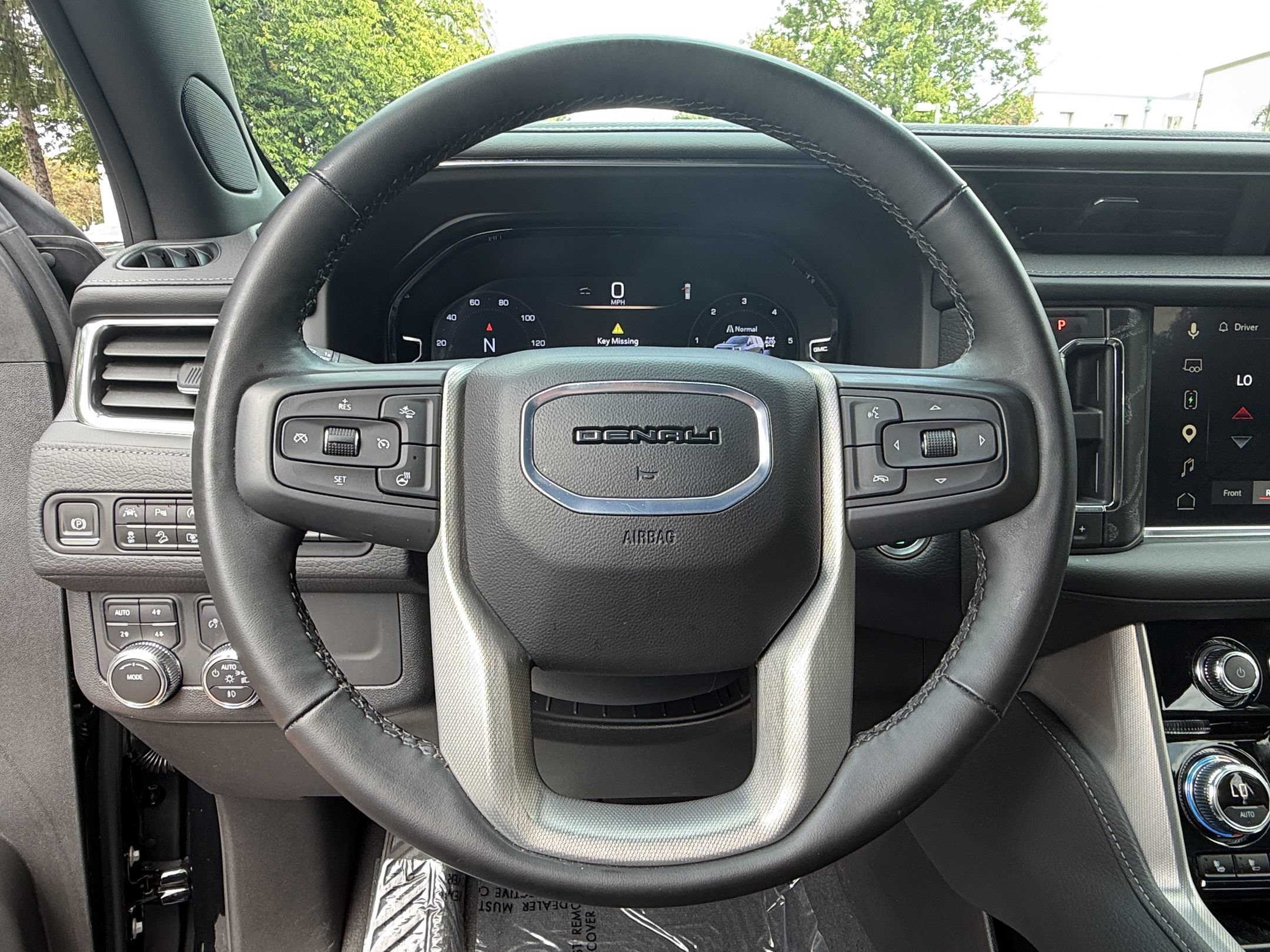 Used 2024 GMC Yukon Denali AWD/4WD image 11