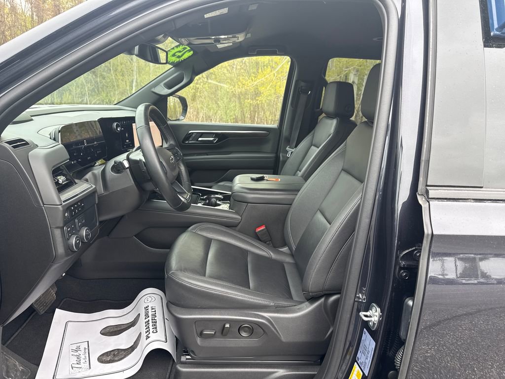 Used 2025 Chevrolet Tahoe Z71 AWD/4WD image 4