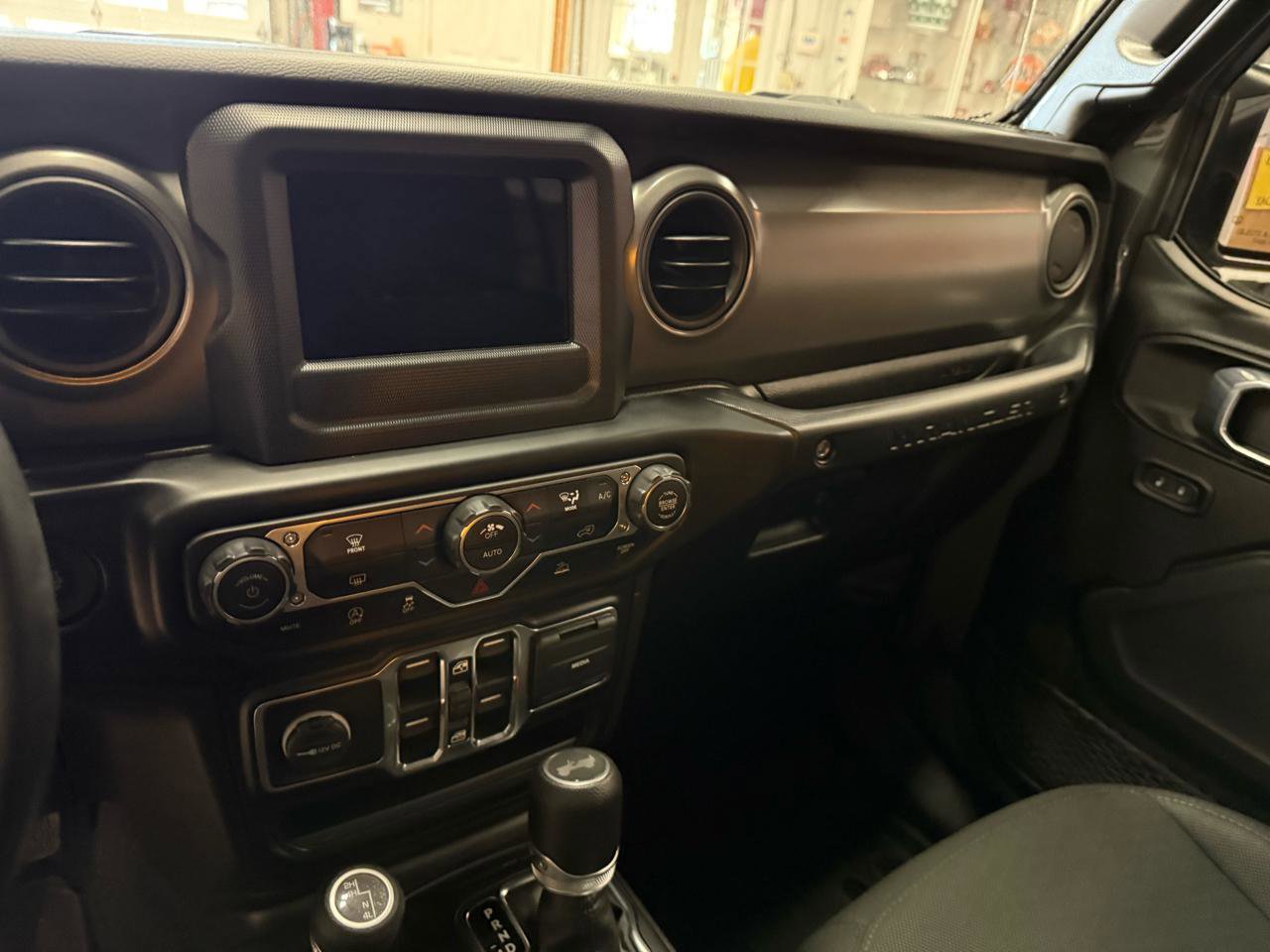 Used 2022 Jeep Wrangler Unlimited Sport image 14