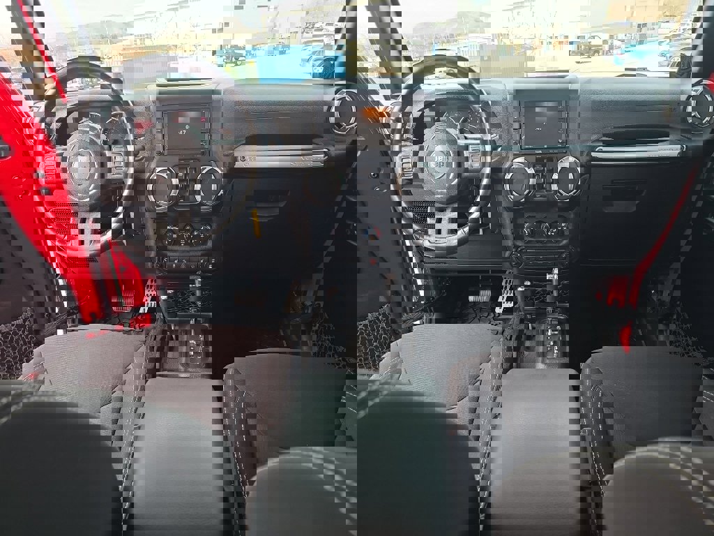 Used 2014 Jeep Wrangler Unlimited Sahara w/ Connectivity Group image 9