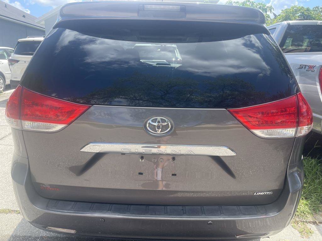 Used 2014 Toyota Sienna Limited w/ Limited Premium Package FWD image 25