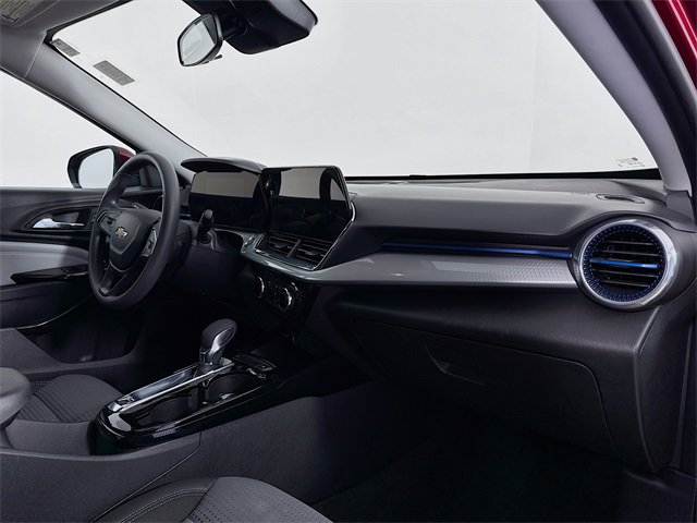 Used 2025 Chevrolet Trax LT image 27
