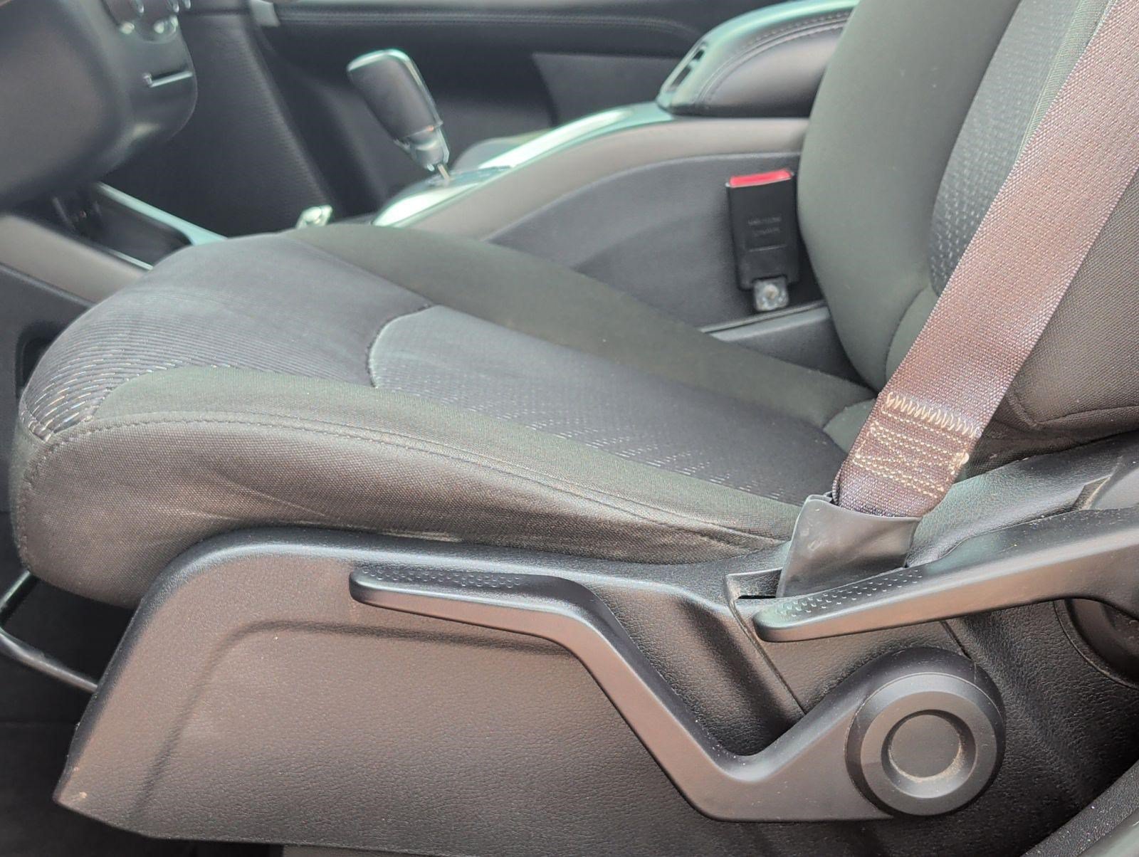 Used 2019 Dodge Journey SE FWD image 10