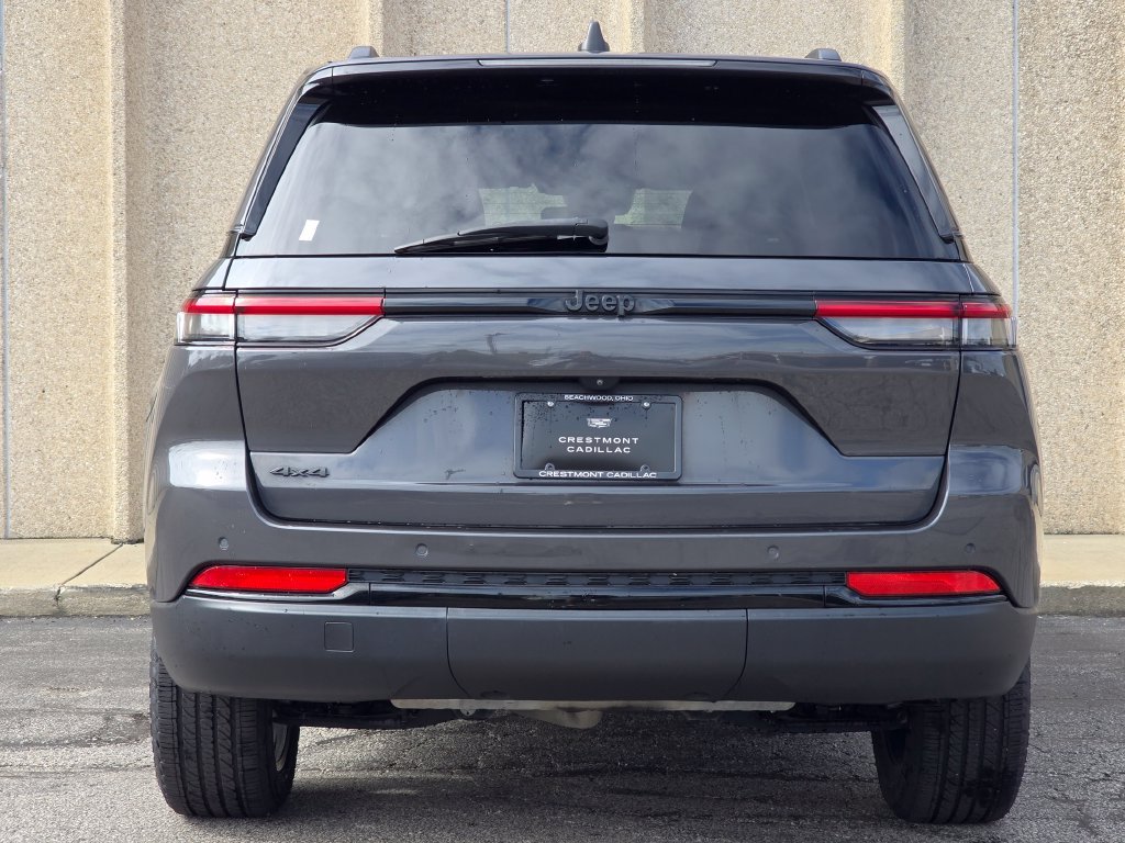 Used 2023 Jeep Grand Cherokee Altitude AWD/4WD image 16