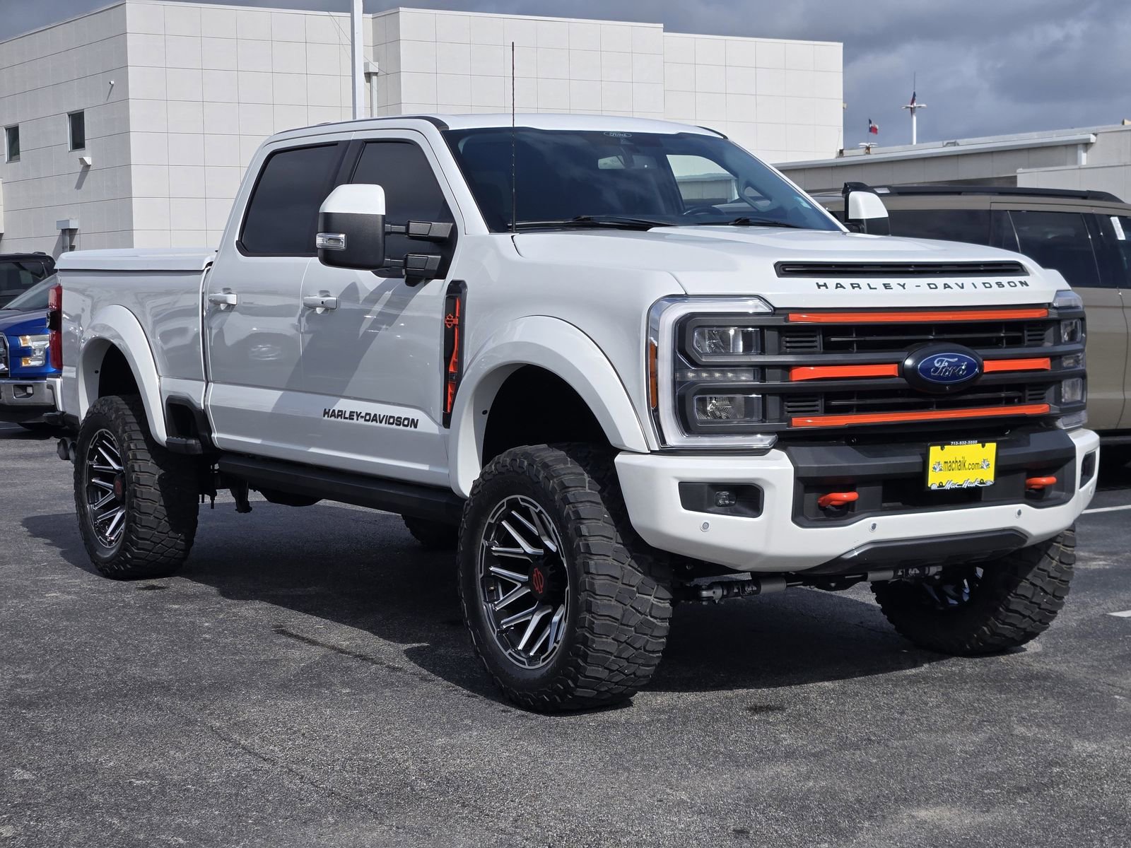 Used 2023 Ford F250 Lariat w/ Lariat Ultimate Package AWD/4WD image 3