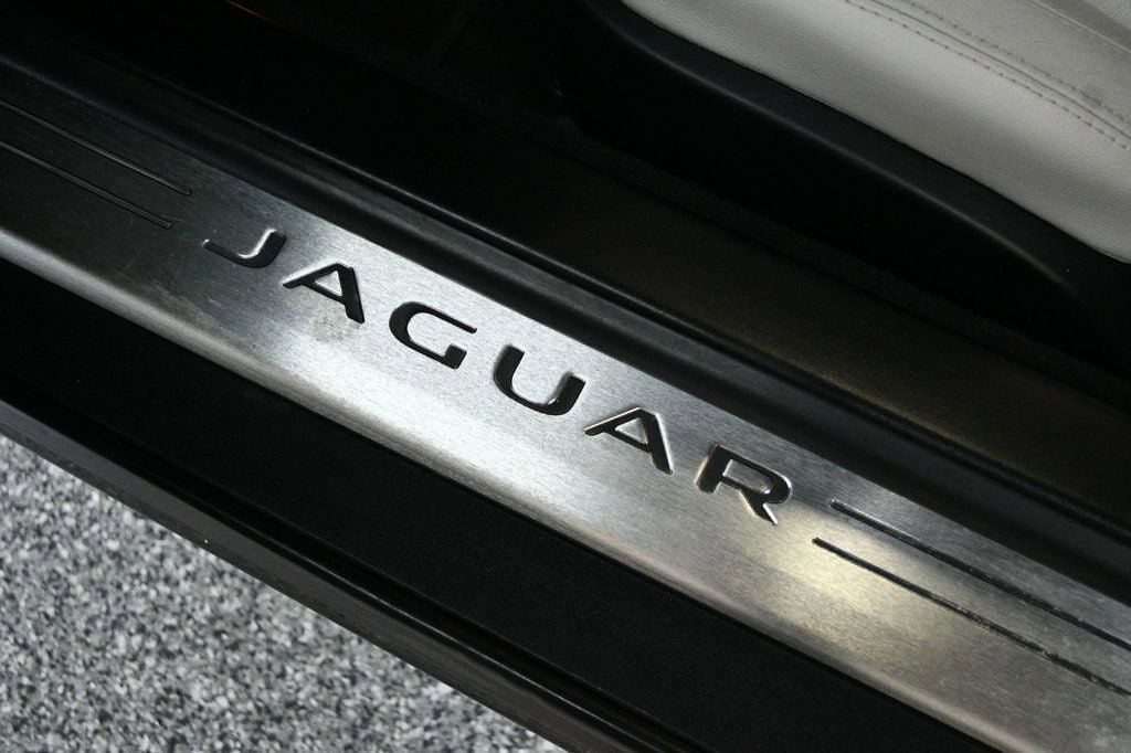 Used 2017 Jaguar F-TYPE Coupe RWD image 18