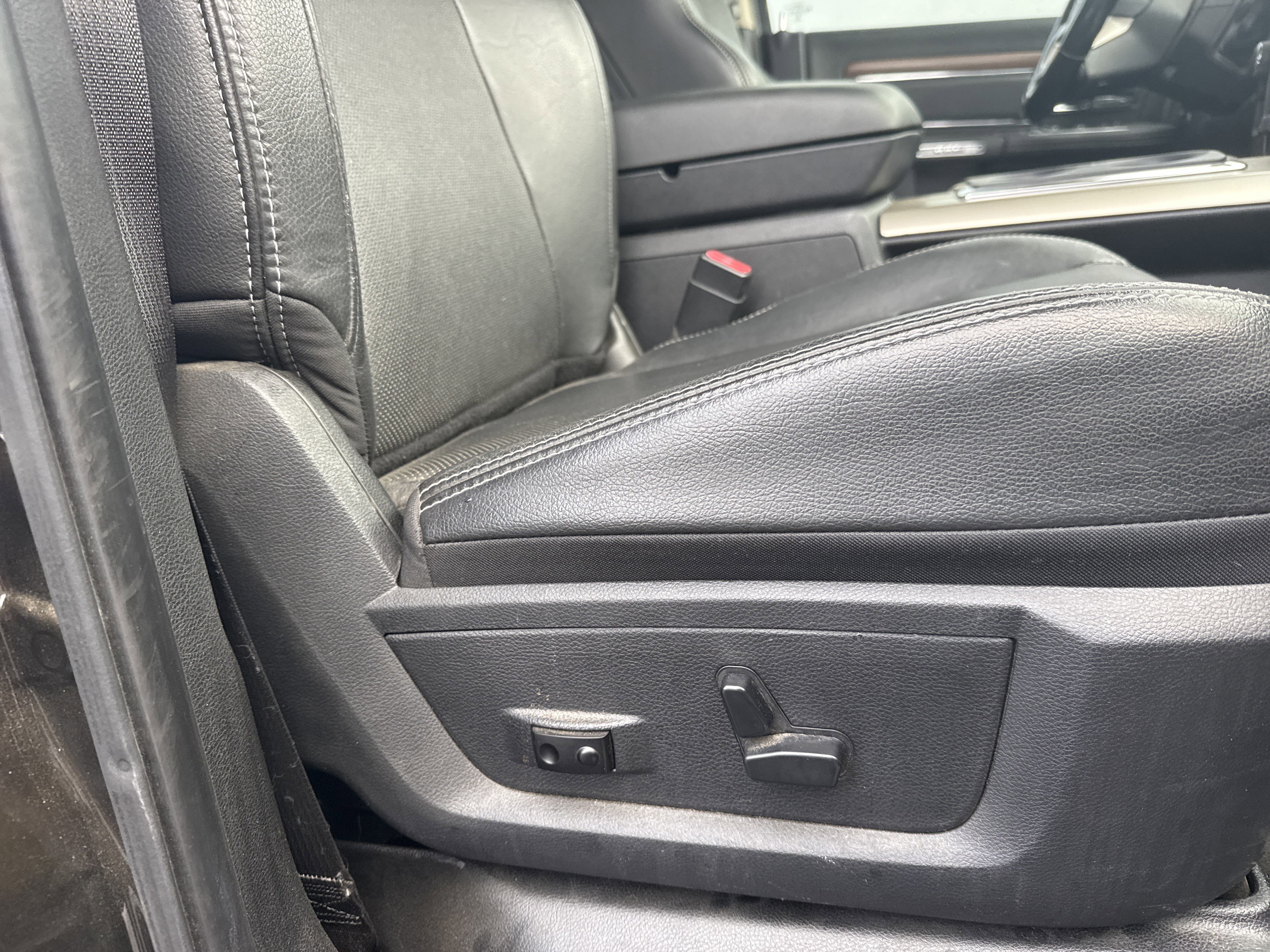 Used 2013 RAM 3500 Laramie image 17