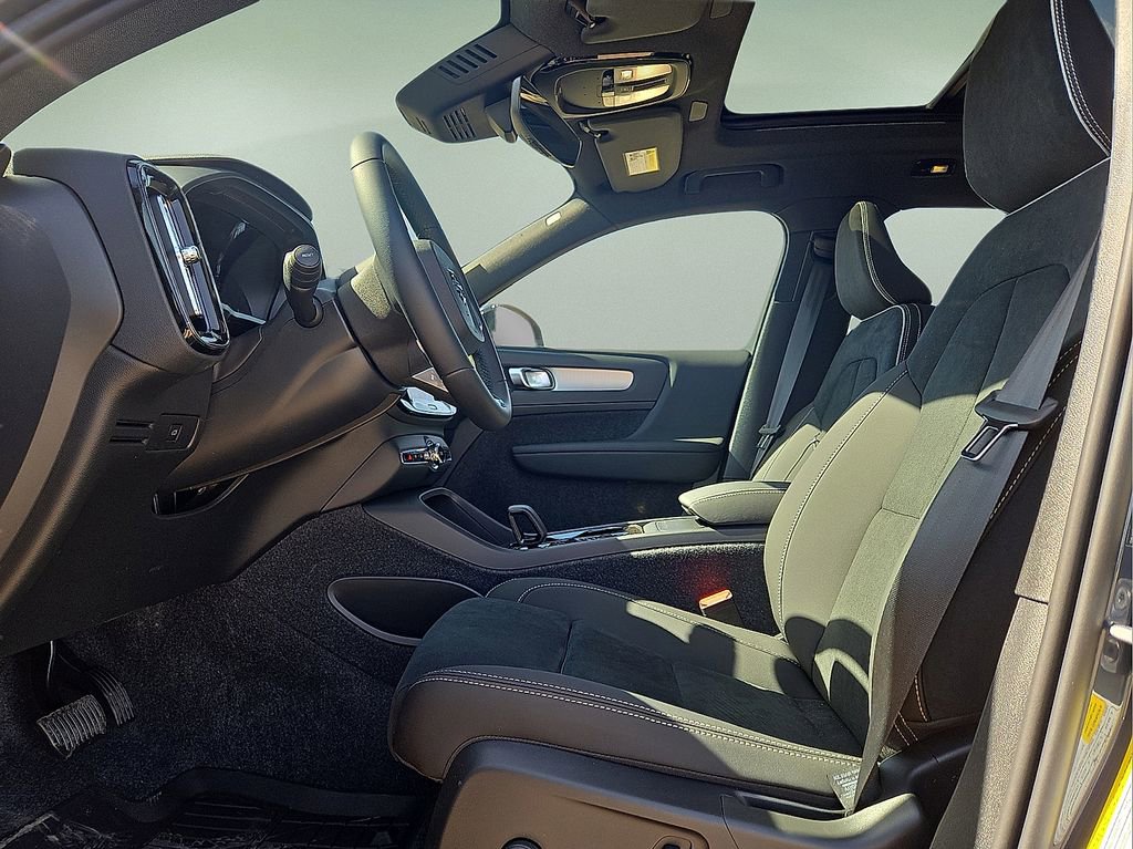 New 2026 Volvo XC40 B5 Ultra w/ Protection Package Premier AWD/4WD image 24