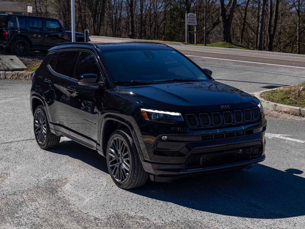 Used 2023 Jeep Compass High Altitude AWD/4WD image 3