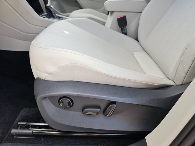 Used 2023 Volkswagen Tiguan SE FWD image 17