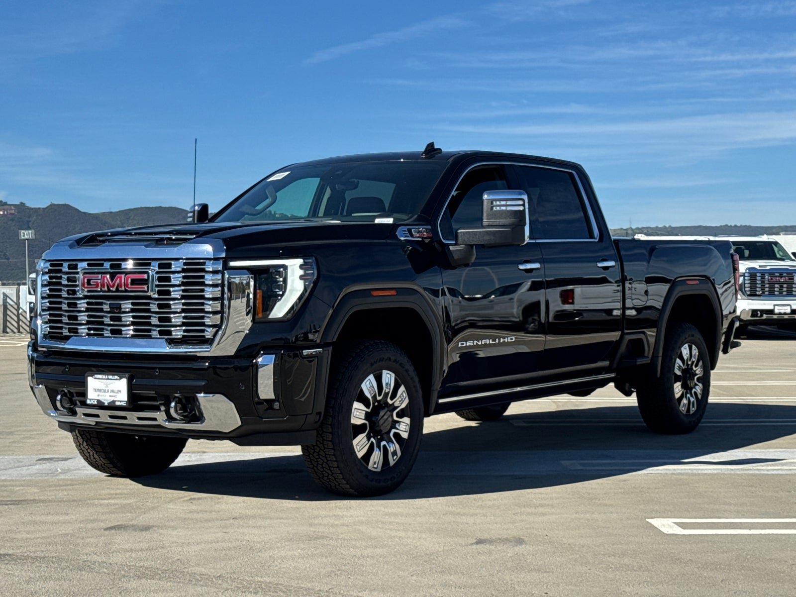New 2026 GMC Sierra 2500 Denali w/ Denali Reserve Package AWD/4WD image 4