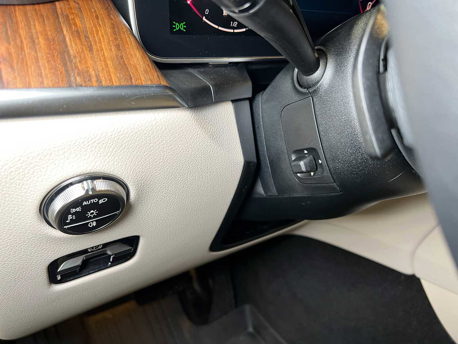 Certified 2025 Mercedes-Benz GLC 300 4MATIC image 27