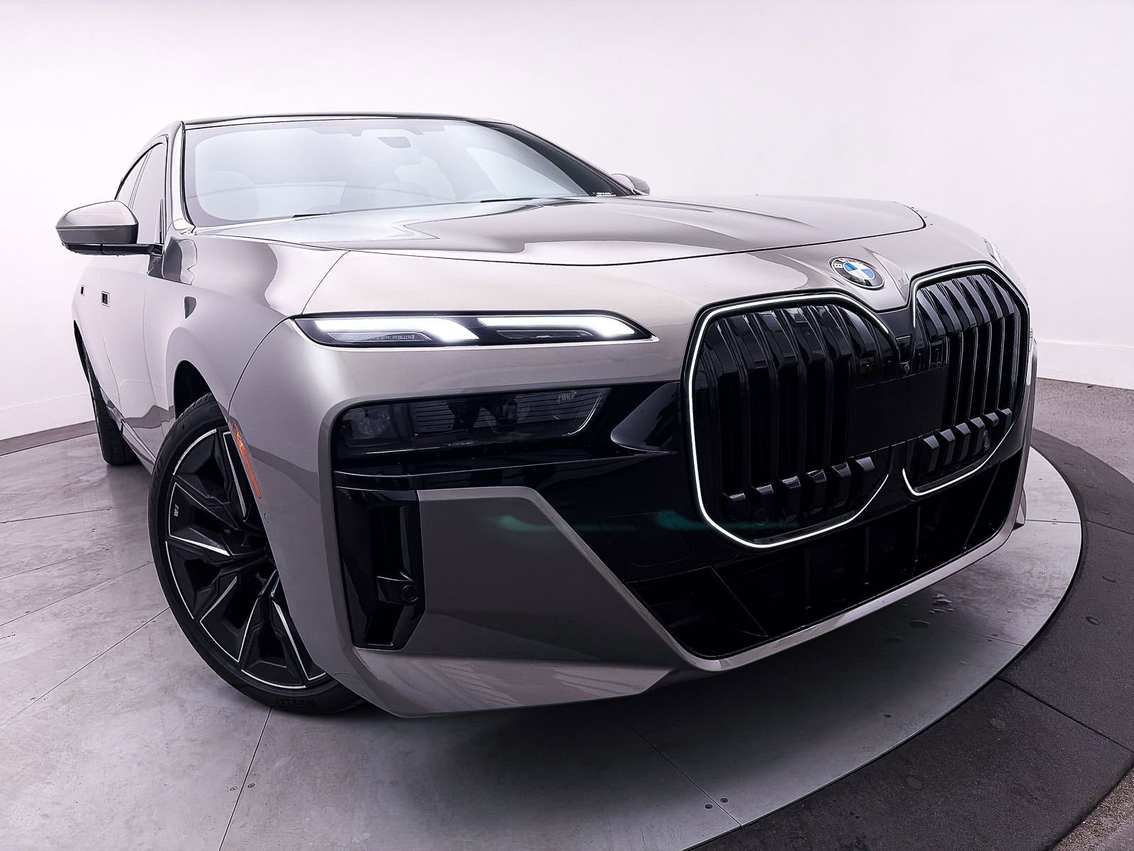 Used 2024 BMW 760i xDrive AWD/4WD image 10
