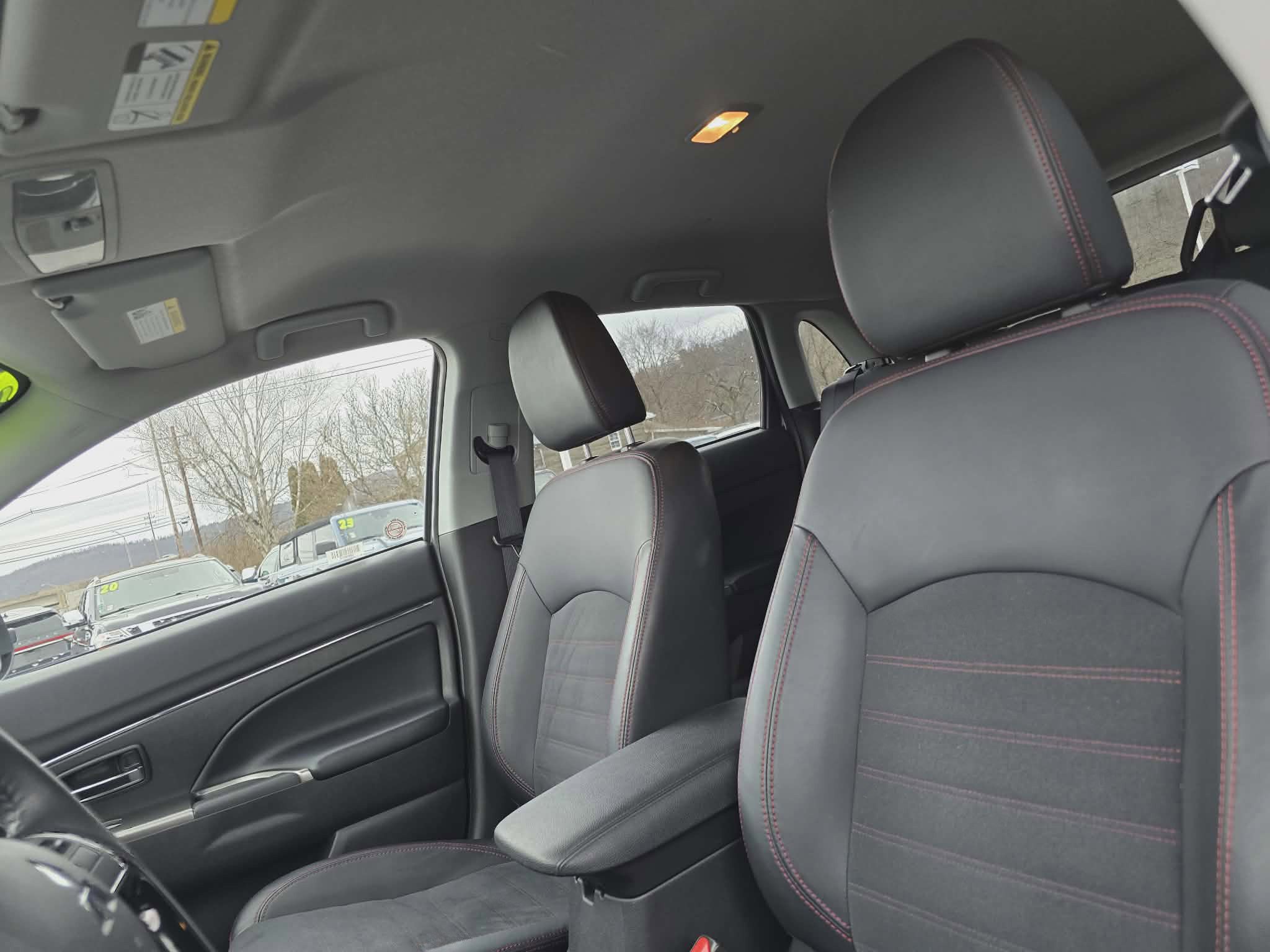 Used 2025 Mitsubishi Outlander Sport SE image 11