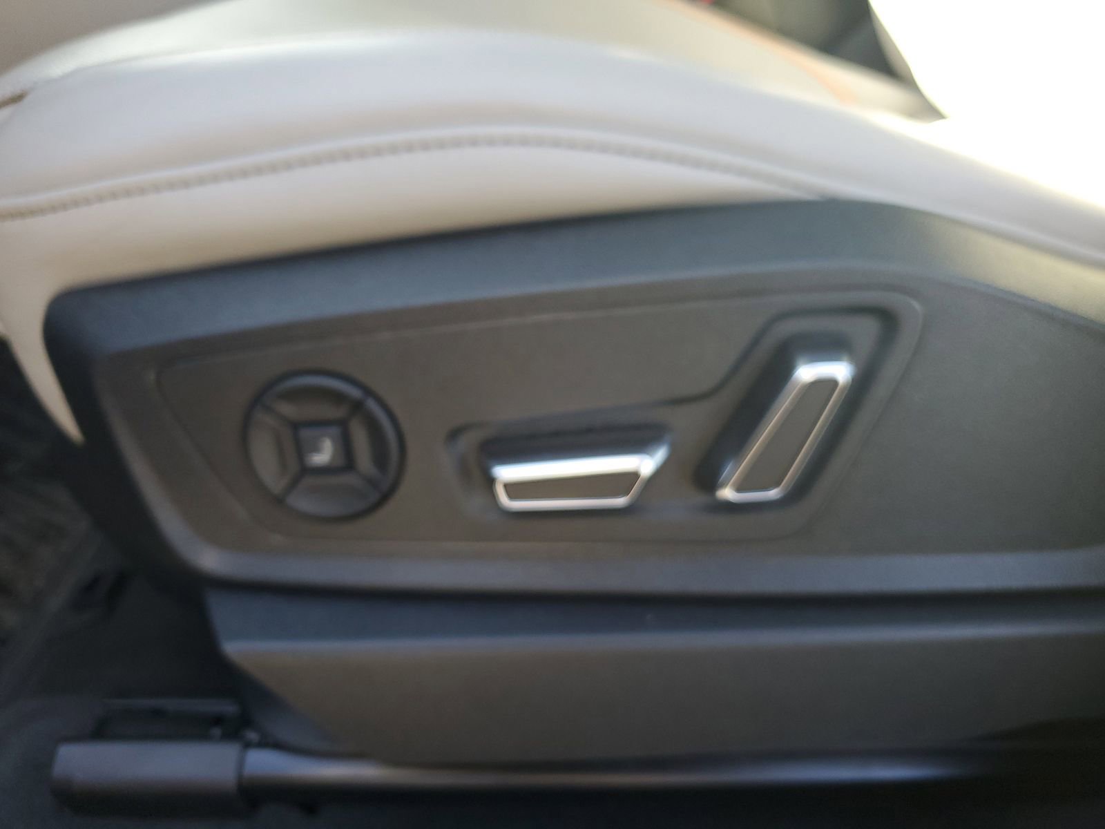 Used 2024 Audi Q8 e-tron Prestige w/ Prestige Package image 23