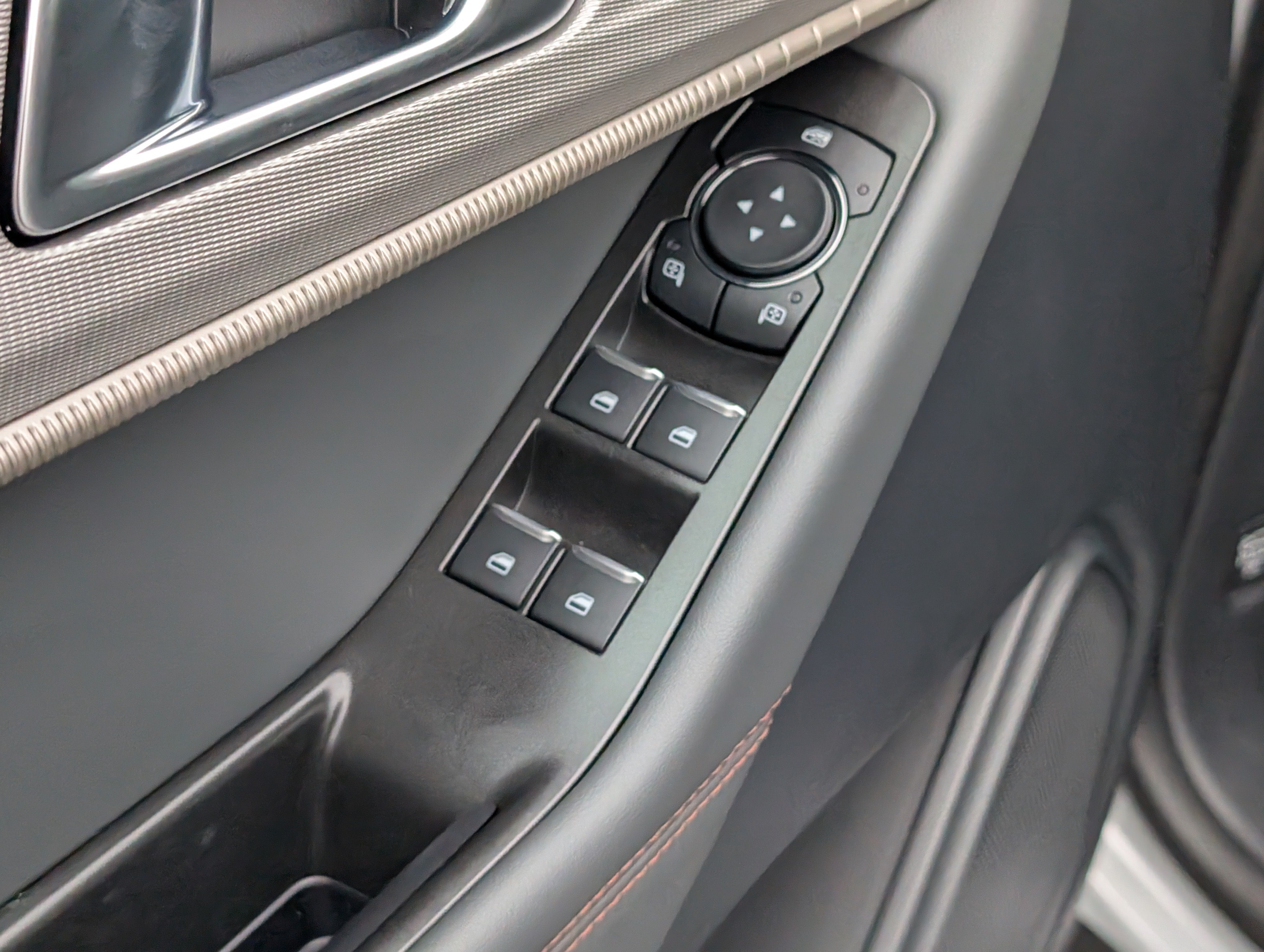 New 2026 Ford Explorer Active RWD image 18