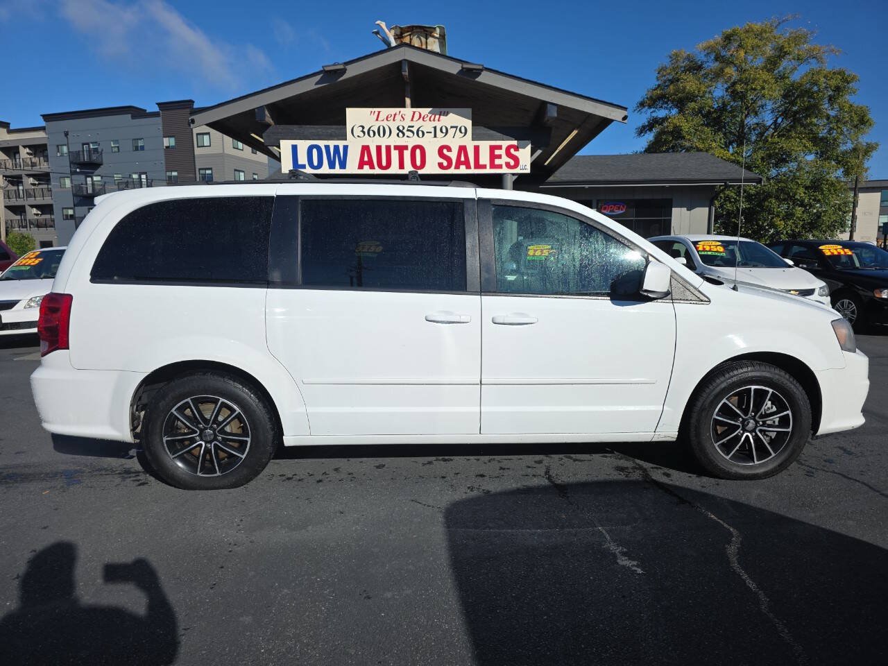 Used 2016 Dodge Grand Caravan R/T FWD image 2