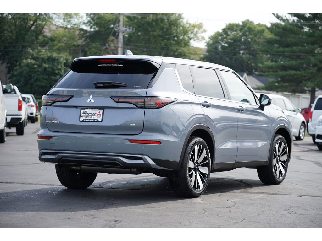 New 2025 Mitsubishi Outlander SE image 3
