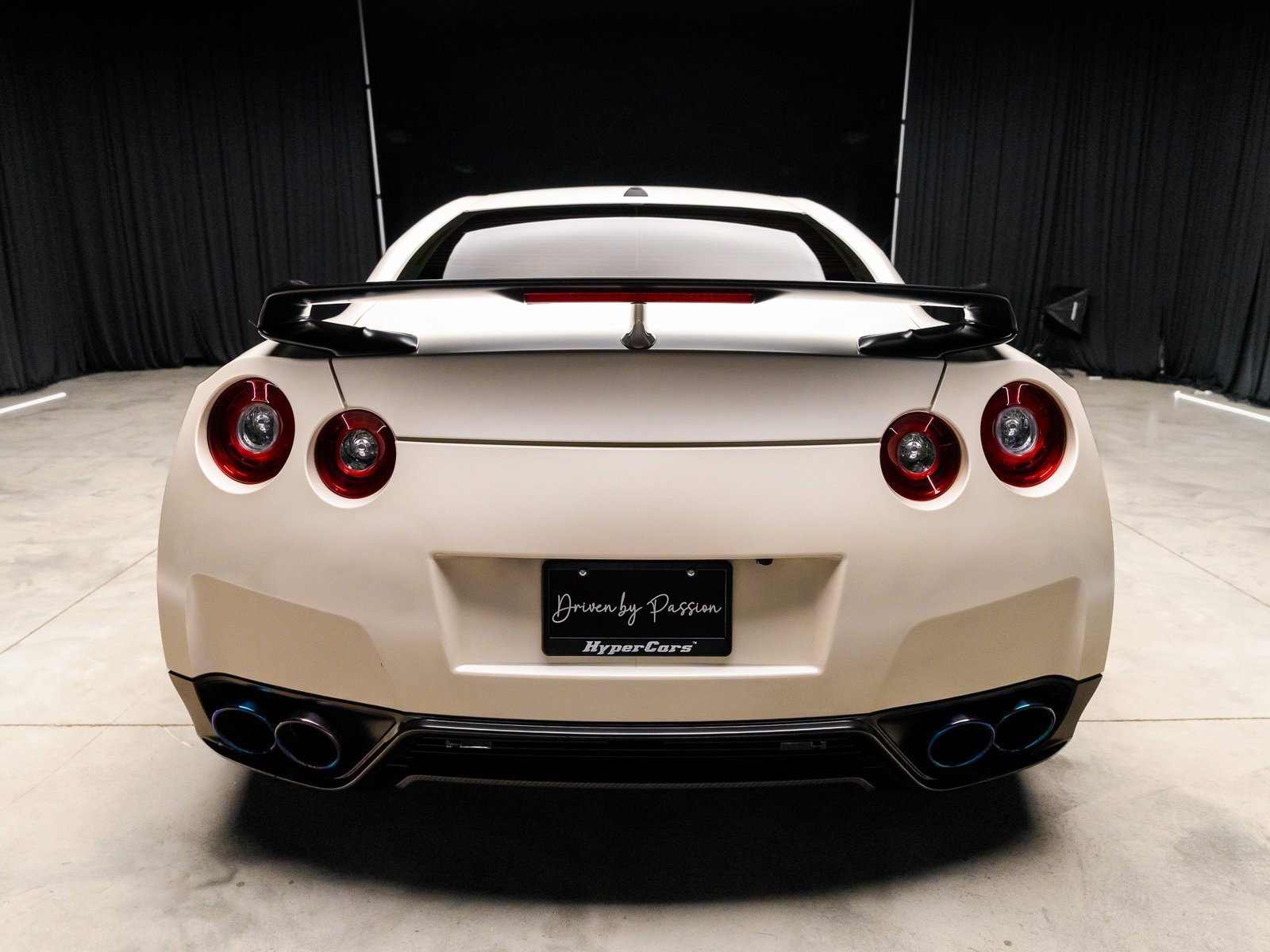 Used 2015 Nissan GT-R Premium image 12