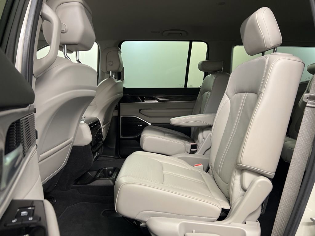 Used 2022 Jeep Wagoneer Series II w/ Flexible Seating Group image 35