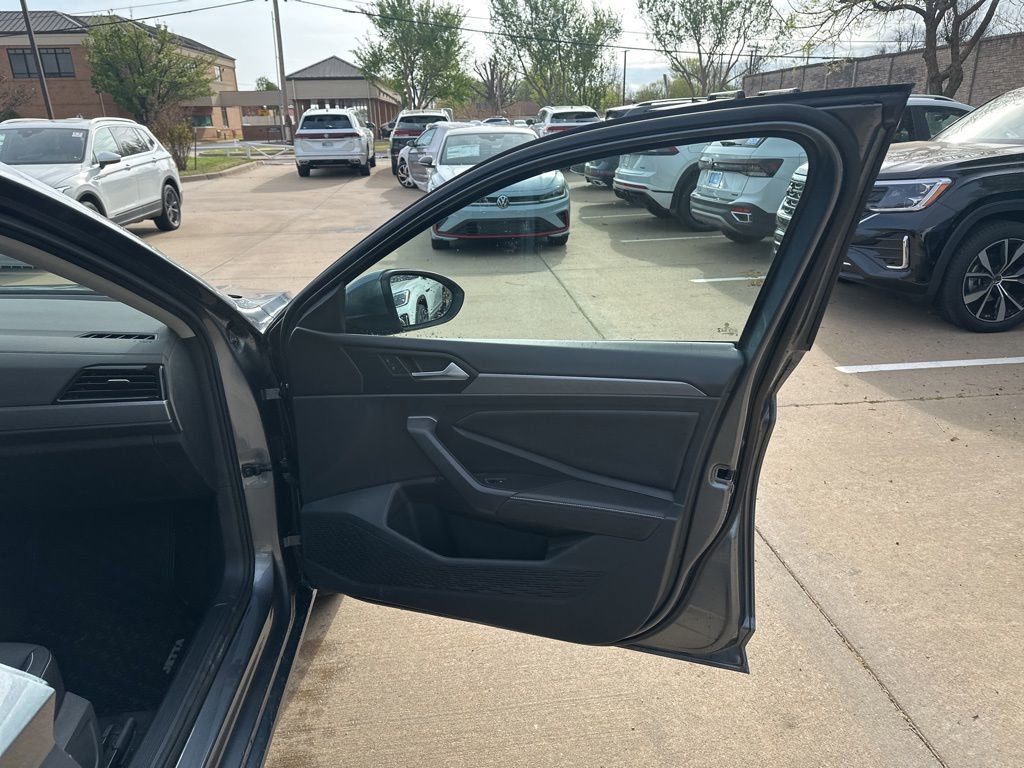 Used 2024 Volkswagen Jetta SE image 16