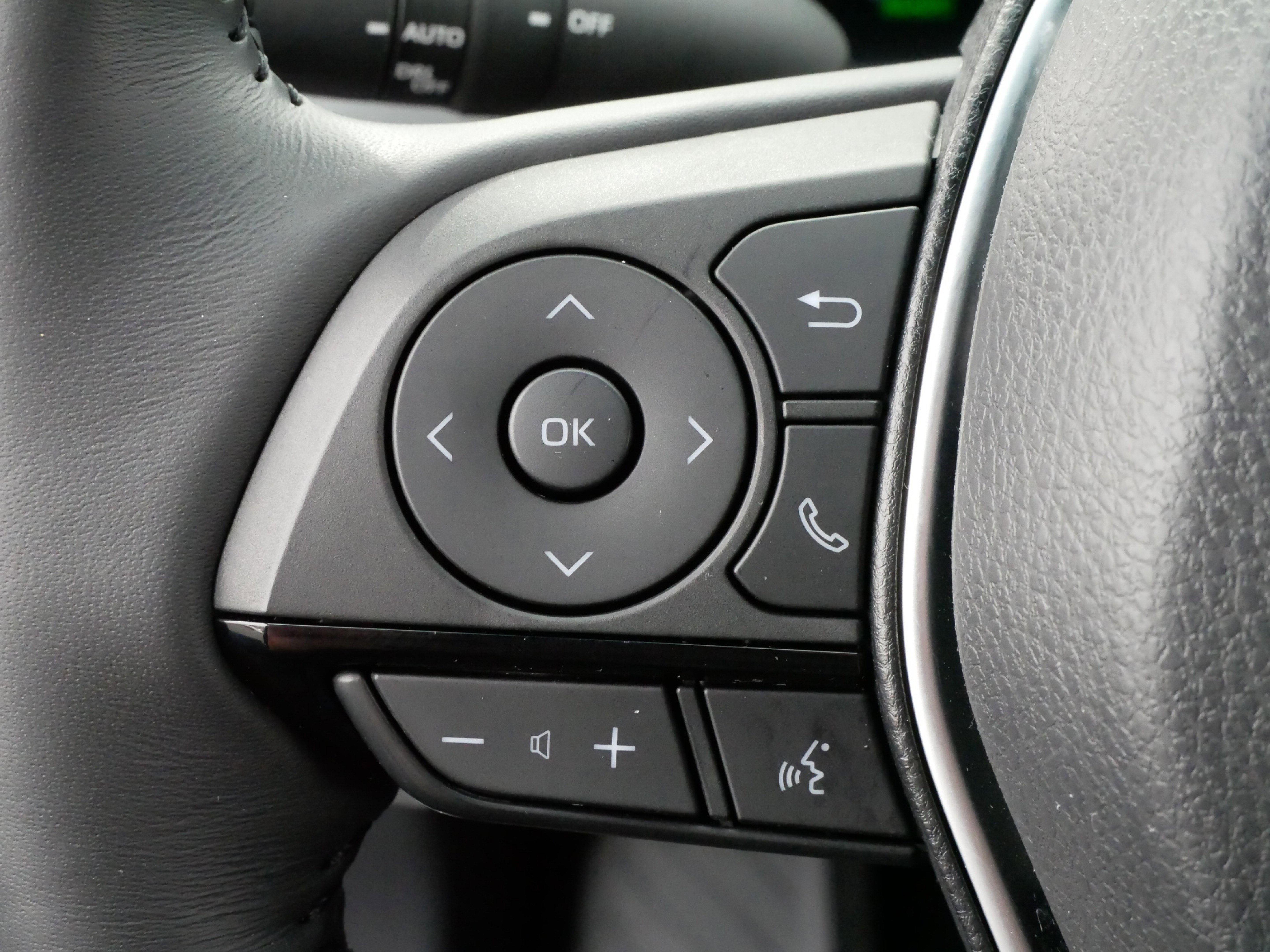 New 2024 Toyota Venza Limited image 26