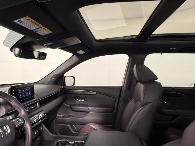 Used 2025 Honda Pilot Black Edition image 34