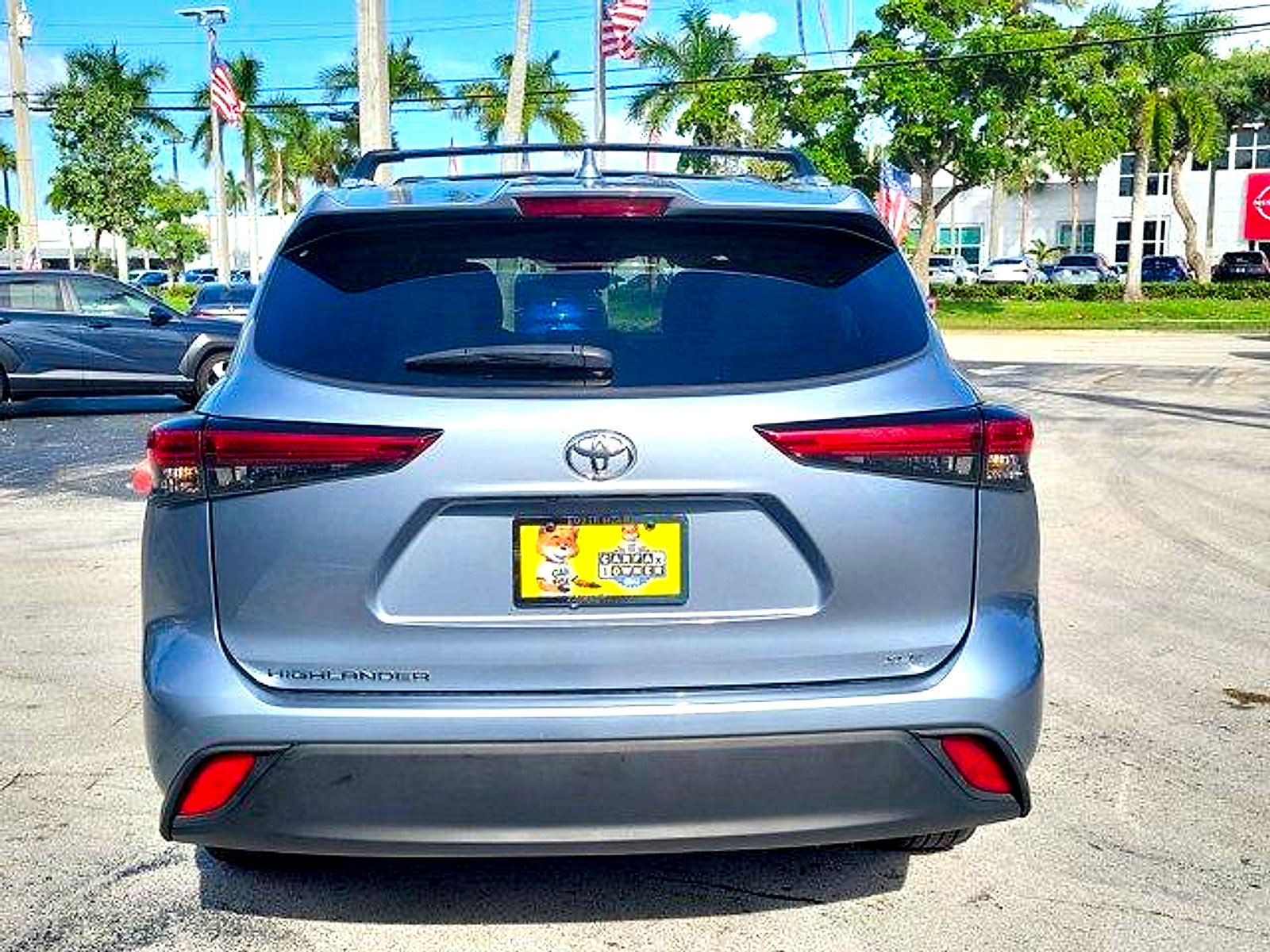 Used 2023 Toyota Highlander XLE FWD image 6