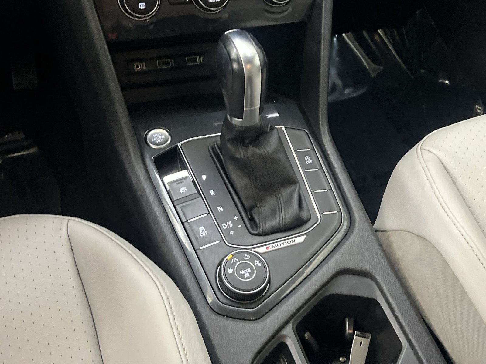 Used 2018 Volkswagen Tiguan SE AWD/4WD image 20