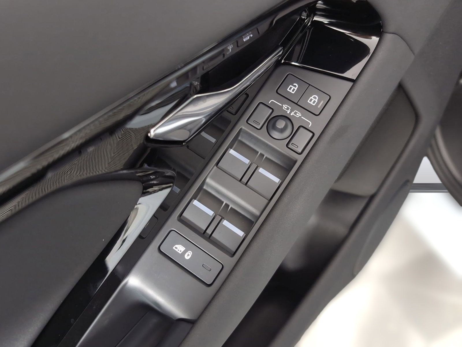 Certified 2026 Land Rover Range Rover Evoque Dynamic SE image 21